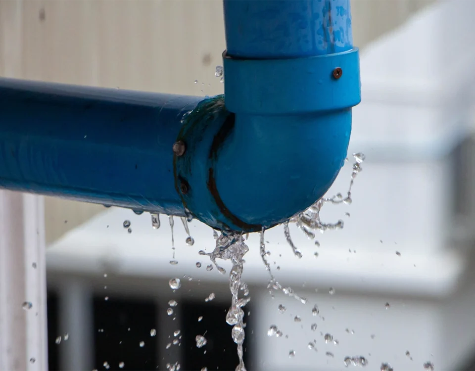 does insurance cover burst pipe